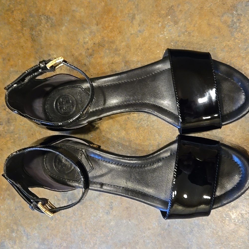 EUC Tory Burch Black Patent Sandals Size 6 - Picture 2 of 13